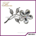2015 fashion designed brooch jewelry crystal flower with silver plating leaves generous brooch
